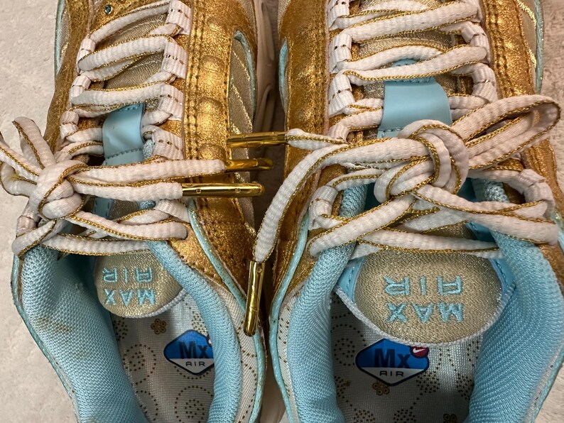 Scarpe da ginnastica Nike Air Max Tailwind IV Gold da donna, taglia 7, anni 2000 (modello 2006), usate pochissimo. immagine 13