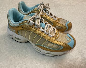 Nike Air Max Tailwind IV guldfärgade sneakers från 2000-talet, 2006, dam, knappt använda.