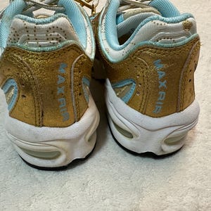 Scarpe da ginnastica Nike Air Max Tailwind IV Gold da donna, taglia 7, anni 2000 (modello 2006), usate pochissimo. immagine 5