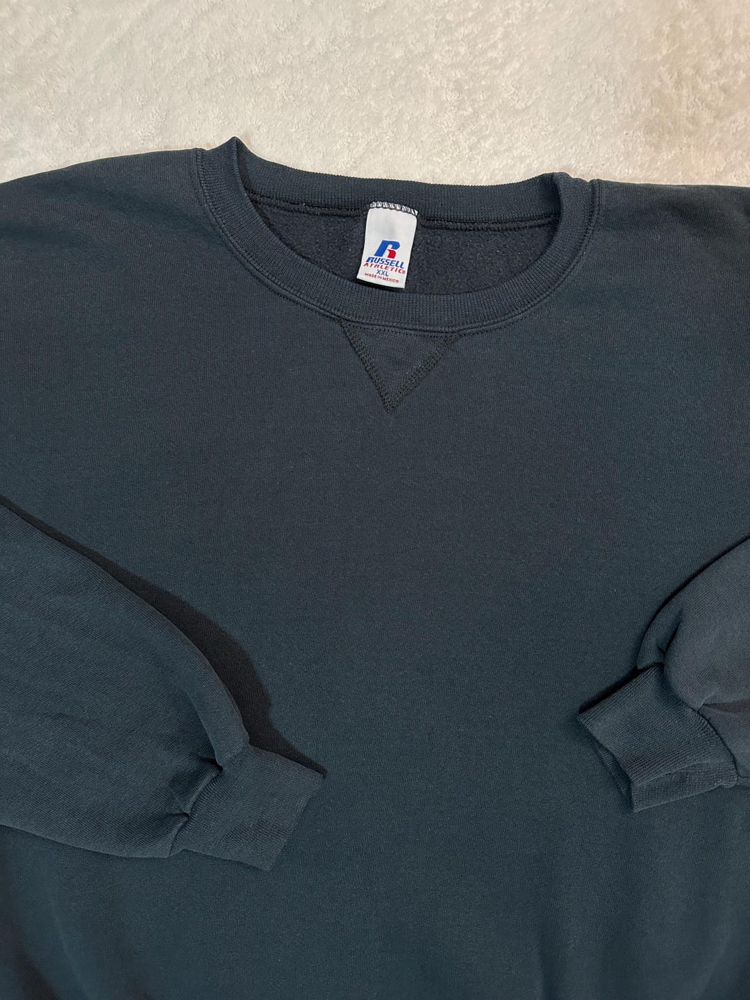 Vintage 2000s Y2K Russell Athletic Blank Basic Streetwear Black