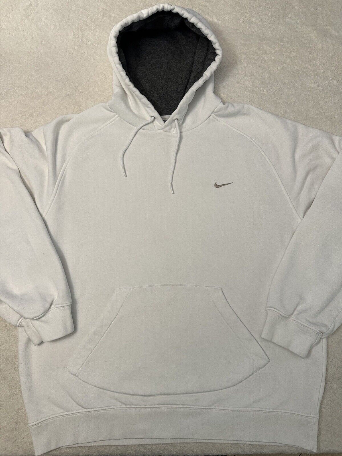 Vintage 2000s Y2K Nike Basic Swoosh Streetwear Sweatshirt Vintage 2000s Y2K Nike Basic Swoosh Streetwear Sweatshirt
