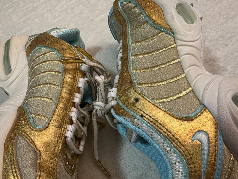 Scarpe da ginnastica Nike Air Max Tailwind IV Gold da donna, taglia 7, anni 2000 (modello 2006), usate pochissimo. immagine 11