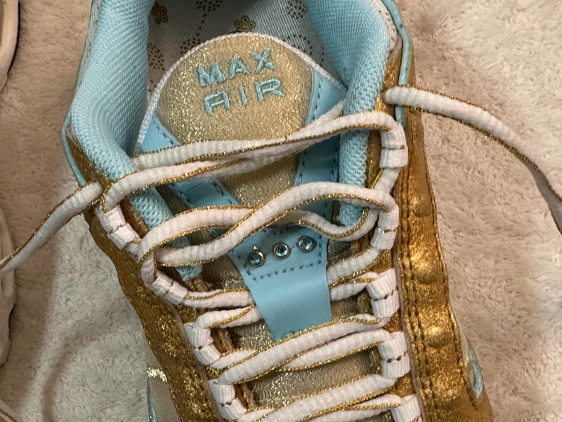 Scarpe da ginnastica Nike Air Max Tailwind IV Gold da donna, taglia 7, anni 2000 (modello 2006), usate pochissimo. immagine 9