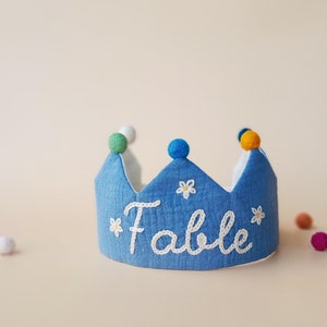 Corona di compleanno in MUSSOLA per neonati e bambini, corona con nome ricamata a mano, corona in tessuto, ricordo per la festa del primo compleanno e occasioni speciali