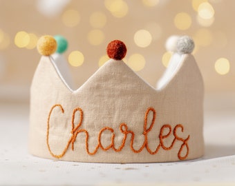 Couronne brodée à la main pour l'anniversaire d'un bébé et d'un enfant, couronne de prénom, cadeau personnalisé, souvenir pour un premier anniversaire et des occasions spéciales