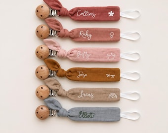 Personalized pacifier clip holder in cotton gauze, Personalized fabric pacifier clip with wooden clip,hand embroiered name,baby shower gift