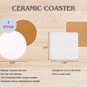 Puede incluir: Dos estilos de posavasos de cerámica. Un estilo es un posavasos redondo con respaldo de corcho y mide 10,26 cm de diámetro. El otro estilo es un posavasos cuadrado con respaldo de corcho y mide 9,98 cm por lado. Ambos posavasos son blancos.
