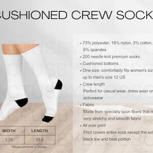 Könnte beinhalten: Weiße Socken im Crew-Stil mit schwarzer Spitze und Ferse. Die Socken bestehen aus einer Mischung aus Polyester, Nylon, Baumwolle und Elasthan. Die Socken sind gepolstert und haben eine Crew-Länge. Die Socken sind in Einheitsgröße erhältlich und passen bequem von Frauen-Größe 5 US bis Männer-Größe 12 US. Die Socken sind perfekt für Freizeitkleidung, Kleider oder Sportbekleidung.