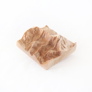 Mount Whiton - Miniaturmodell aus Holz mit Wanderpfaden