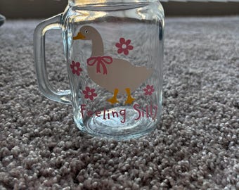 Taza de cristal con forma de ganso que se siente tonto