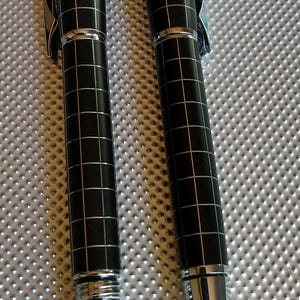 Montblanc Set Kugelschreiber und Tintenroller Schwarz mit Silber Quadrate Muster und Stern Detail
