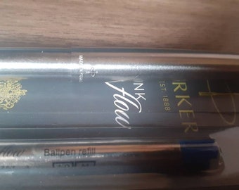 Stylo à bille Parker argenté livré avec une nouvelle recharge d'origine, couleur d'encre bleue