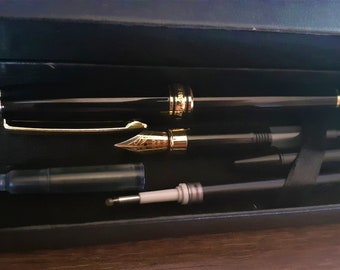 Rollerball métallique et stylo plume dans un nouveau coffret, cartouche d'encre bleue Montblanc et recharge d'encre noire Pentel, noir avec détails dorés