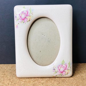 Vintage Ceramic Picture Frame With Pink Floral Design. Oval Photo Frame. Cottagecore Shabby Chic Home Decor Gift.
