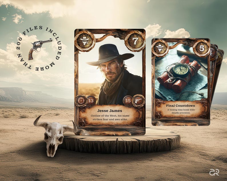 Western-Spielkartendesign mit Jesse James als Outlaw im Mittelpunkt. Neben ihm eine Karte mit Dynamit und Uhr, die Spannung und Gefahr symbolisiert. Hintergrund zeigt eine weite Western-Wüstenlandschaft mit Schädel im Vordergrund.