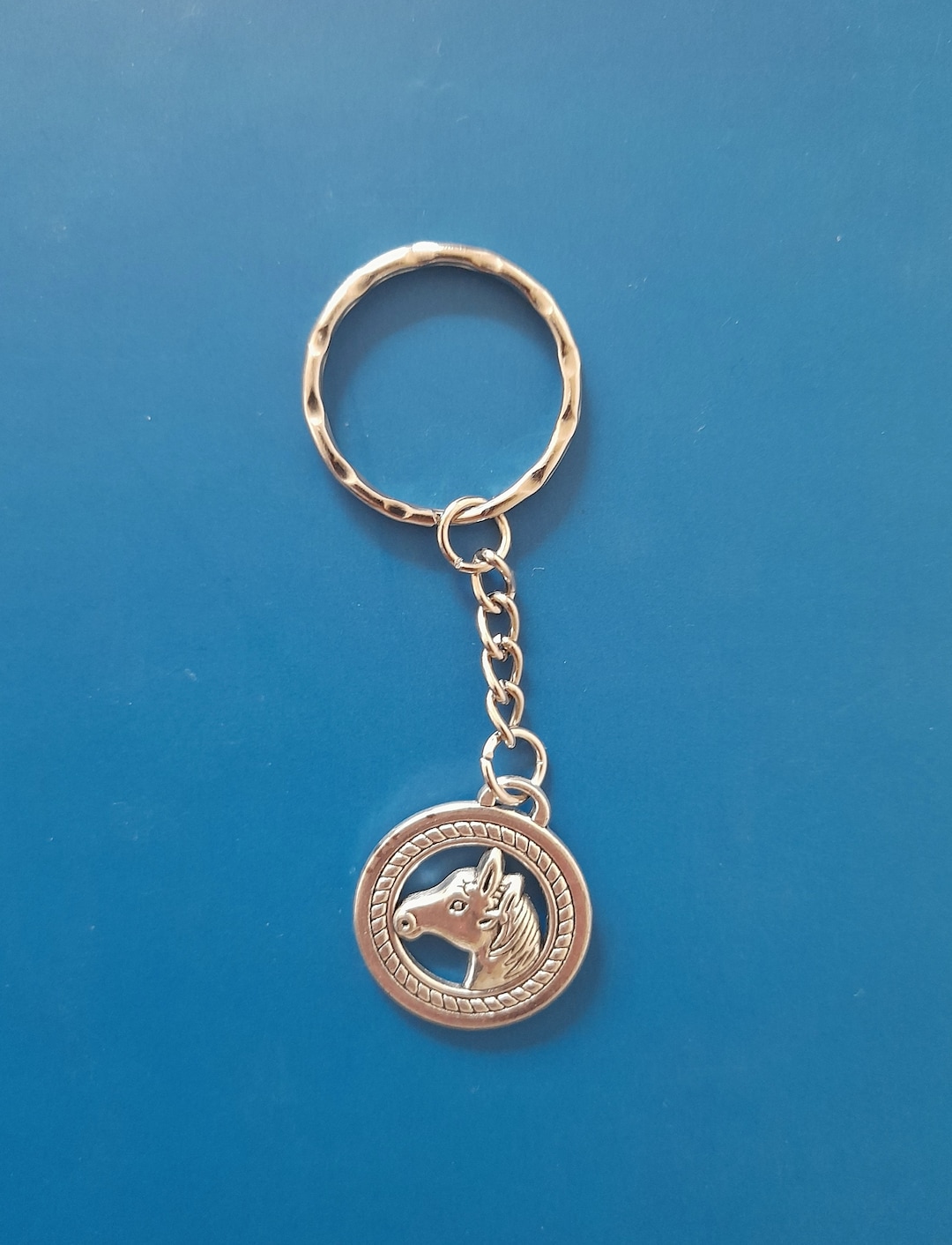 Prancing Horse Keychain And Charm In Charcoal Ferrari - Foto 8
