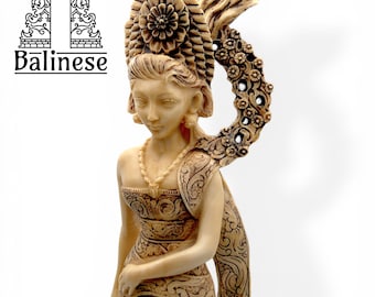 Beeldhouwwerk, Balinese uitvoering van de hindoegodin "Dewi Danu", Boho Oosterse stijl - 70 cm - Hars, handgesneden