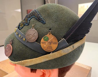 Italy - Alpine Officer's Hat Super Bantam With decorations, ranks, feathers Year 20th Century - Military accessories - 1900