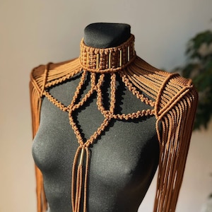 spalline con frange in macramè per festival o servizi fotografici, gioielli per le spalle, outfit da rave, crop top, outfit da festival, top da festival, trasparenti, sexy