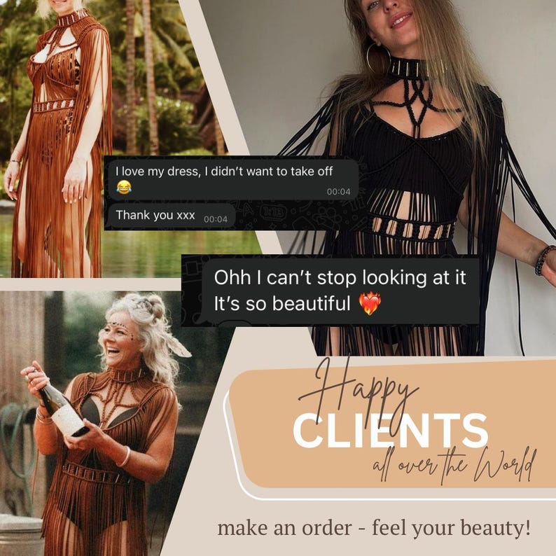 Op de afbeelding: Een macram&eacute; jurk met een hoge hals, ingewikkeld geknoopt lijfje en lange franjes. Het kledingstuk is te zien in bruine en zwarte versies, vergezeld van tekstoverlays waaronder Happy CLIENTS all over the World.