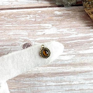 Small round brass pendant with gemstone, brass pendant with an eyelet for macrame
