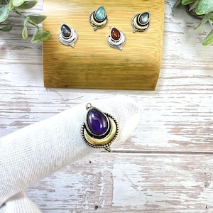 Small brass pendant with gemstone, charm for macrame
