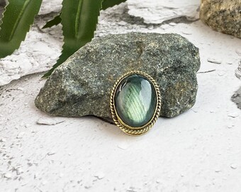 Labradorite ovale avec rainure en laiton pour travail de macramé, pierre rainurée