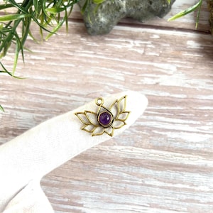 Brass pendant lotus flower with gemstone, brass pendant with an eyelet for macrame