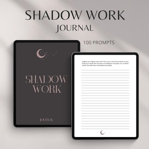 Könnte beinhalten: Ein digitales Journal mit einem schwarzen Cover und dem Text "Shadow Work Journal" und "100 Prompts". Das Cover zeigt einen Halbmond und Sterne. Das Journal ist auf einer Seite mit liniertem Papier geöffnet und dem Text "Stell dir dein höheres zukünftiges Selbst vor. Das bist du in der Zukunft, in der du dein Traumleben lebst und die Ziele erreicht hast, die du dir heute wünschst. Beschreibe sie so detailliert wie möglich."