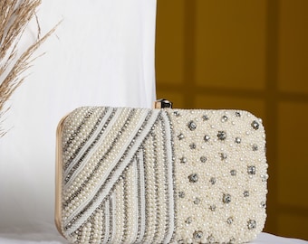 HOOR PEARL CLUTCH