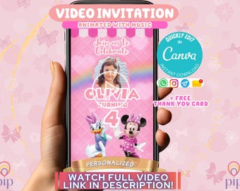 Könnte beinhalten: Eine animierte Videoeinladung in Rosa und Weiß für eine Geburtstagsparty. Die Einladung zeigt ein Foto eines Mädchens, einen Regenbogen, die Zahl 4 und Comicfiguren. Der Text auf der Einladung lautet "Feiert mit uns Olivia, die 4 Jahre alt wird".