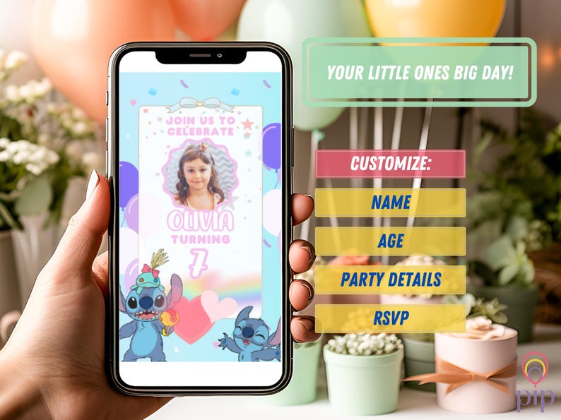 K&ouml;nnte beinhalten: Eine digitale Geburtstagseinladung in blau-rosa Farbgebung. Die Einladung zeigt eine Zeichentrickfigur von Stitch aus dem Disney-Film Lilo & Stitch. Die Einladung ist anpassbar mit Namen, Alter, Partydetails und RSVP-Informationen.