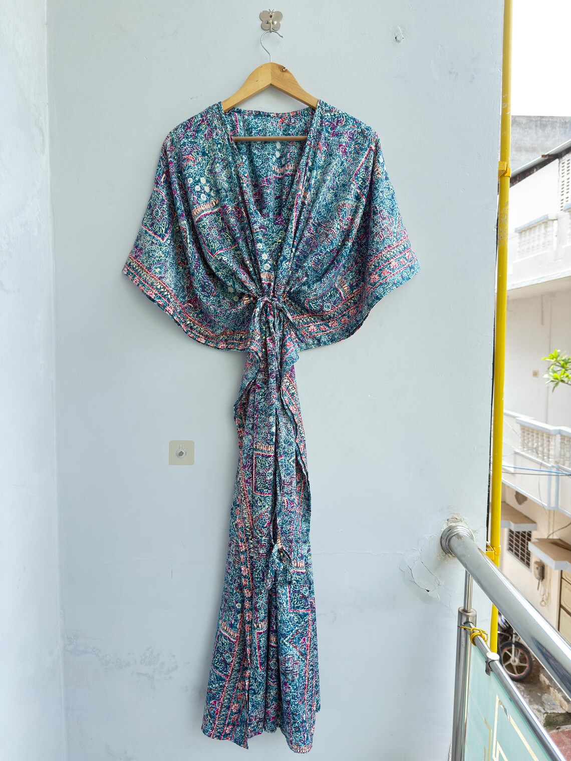 Turquoise Vintage Silk Saree Kaftan Dress, Boho Maxi Caftan, Indian Silk Blend Beach Cover Up, Resort Wear, One Size 51 Inch, foto 3 di 5