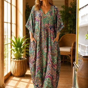 Boho Vintage Silk Saree Kaftan with Pockets, Indian Silk Blend Maxi Caftan Dress, Resort Beach Cover Up, One Size 51 Inch