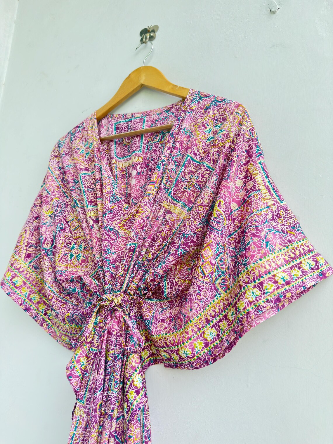 Purple Vintage Silk Saree Kaftan Dress, Boho Maxi Caftan, Indian Silk Blend Kaftan, Resort Beach Cover Up, One Size Gift, foto 4 di 5
