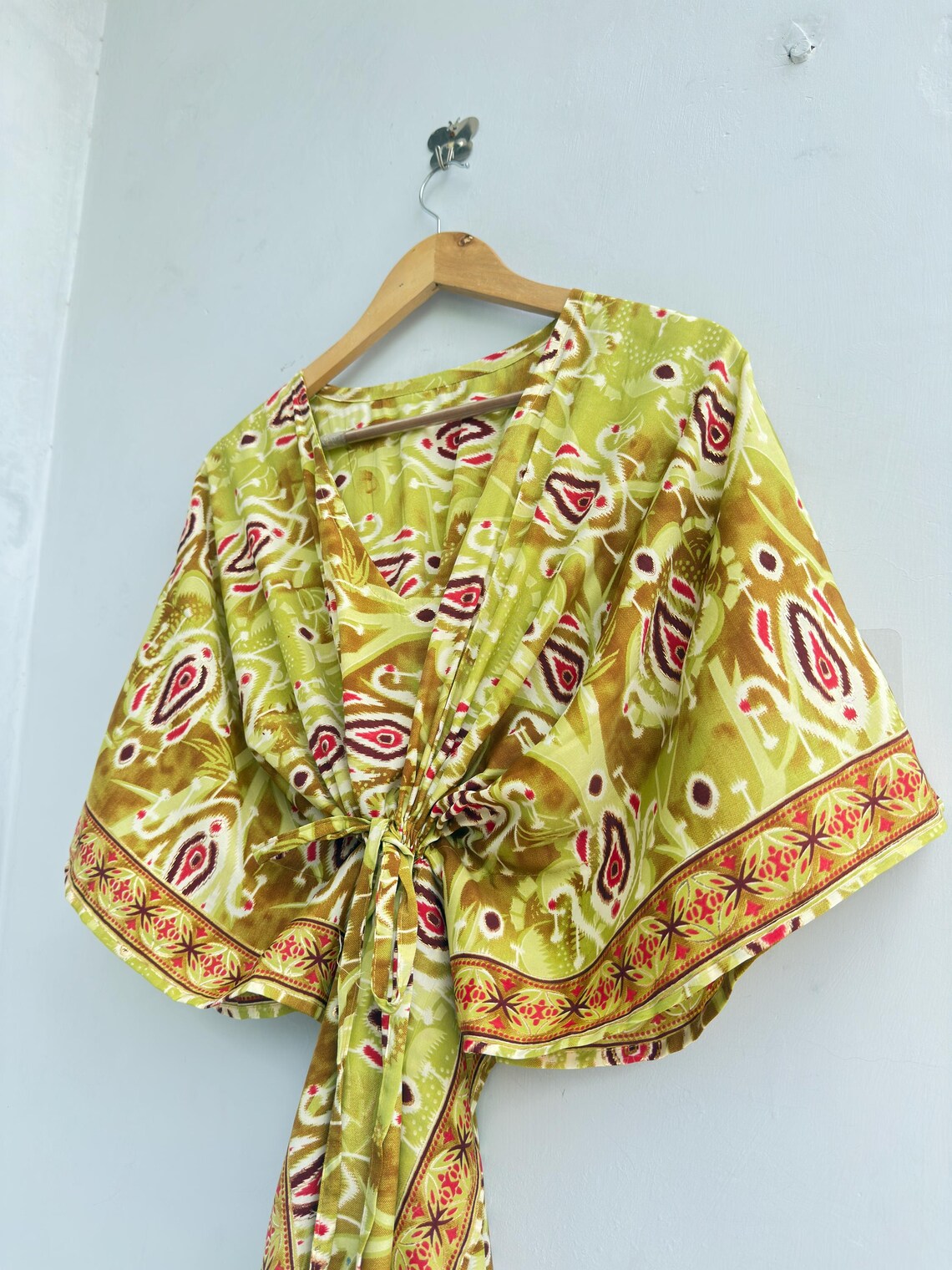 Olive Green Vintage Silk Saree Kaftan Dress, Boho Maxi Caftan, Indian Silk Blend Resort Beach Cover Up, One Size 51 Inch, foto 4 di 5