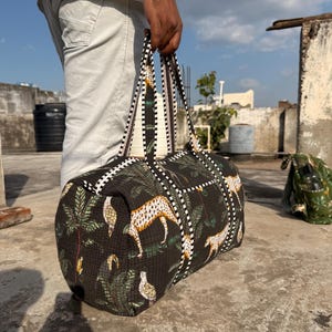 Bolsa de lona de algodón acolchada con estampado de bloques: bolsa de viaje de fin de semana hecha a mano, bolsa grande artesanal