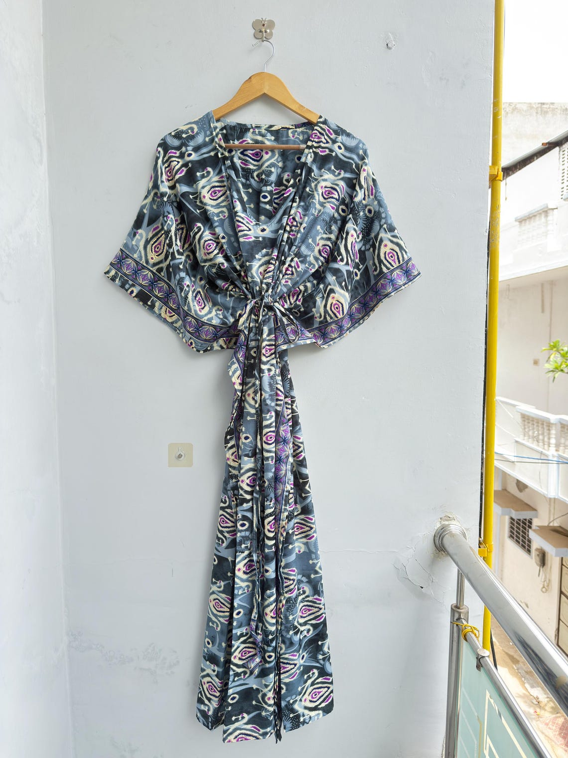 Blue Vintage Silk Saree Kaftan Dress, Boho Maxi Caftan, Indian Silk Blend Resort Beach Cover Up, One Size 51 Inch, foto 3 di 5