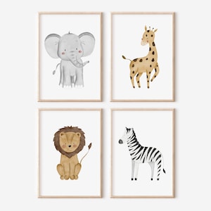 Poster 4er Set Safaritiere Kinderzimmer A4 A3 Wandbilder Elefant Löwe Giraffe Zebra Tierposter für Jungen und Mädchen Kinderbilder Wanddeko
