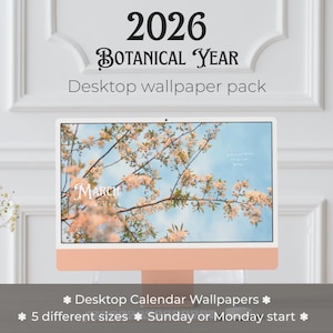 Op de afbeelding: Een desktopcomputer toont een bloemenbehang voor maart. Het scherm staat tegen een perzikroze standaard. De tekst hierboven luidt "2026 Botanical Year Desktop wallpaper pack". Extra tekst onderaan geeft "Desktop Calendar Wallpapers" en "5 different sizes" aan.
