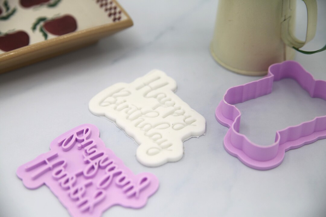 Happy Birthday Cookie Cutter 18 x 15 cm - Planète Gateau