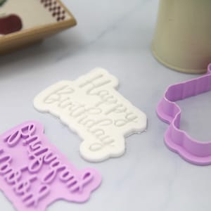 Alles Gute zum Geburtstag Ausstecher. Mittelgroß. Sowohl Ausstecher als auch Stempel enthalten.