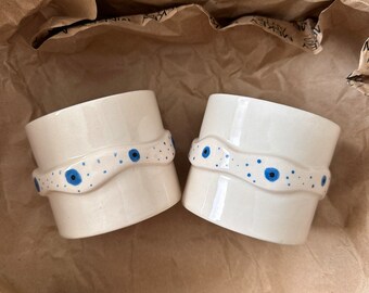 Zwei Paar Tassen-Sets, handgedrehtes Keramik-Tassen-Set, handgeformte elegante Tassen, handgefertigtes Ton-Tassen-Set, einzigartiges Muster, Zwei-Tassen-Set