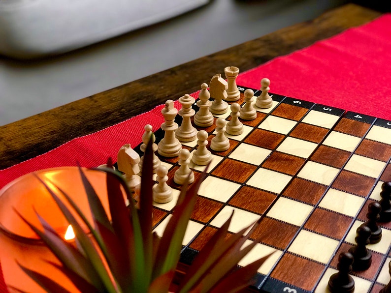 Magnetisches 3-in-1 Schachspiel Aus Holz - Schach, Dame & Backgammon In Einem