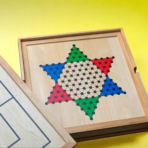 Holz Spielesammlung mit über 100 Spielen: Schach, Backgammon, Dame, Mühle, Halma, Würfelspiel, Barricade.Inkl.Würfel,Spielfiguren und mehr.