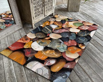 Tappeto a tema ciottoli colorati, tappeto in pietra naturale, decorazione con pietre marine, tappetino con pietre di fiume