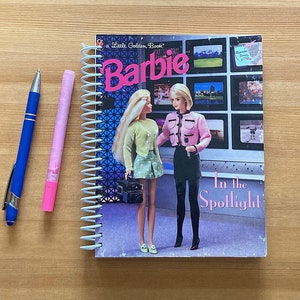 Diario pequeño de Barbie en el centro de atención, cuaderno espiral reutilizado, regalo divertido hecho a mano, diario vintage de Barbie
