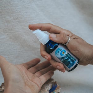 Aceite facial de loto azul: jojoba orgánica, sándalo, ámbar real