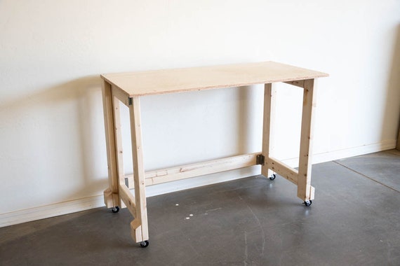 How to Build an Easy DIY Folding Table (DIY)