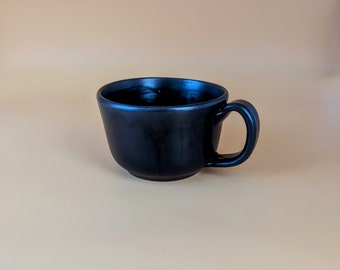 große tasse in schwarz